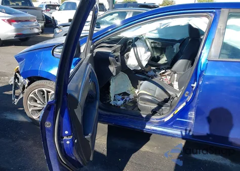 2015 Toyota Corolla S Plus z USA, uszkodzony, nr VIN 5YFBURHE8FP352288